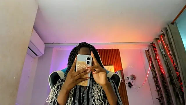 Snapshot of Evaa_18 chatting on 11/25/25, 07:25 Evaa 18 online show from 11/25/25, 07:25