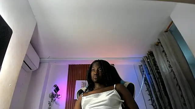 Snapshot of Evaa_18 chatting on 12/03/25, 06:17 Evaa 18 online show from 12/03/25, 06:17