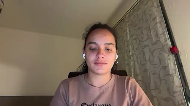 Snapshot of Maia_Park chatting on 05/02/26, 08:47 Maia Park online show from 05/02/26, 08:47