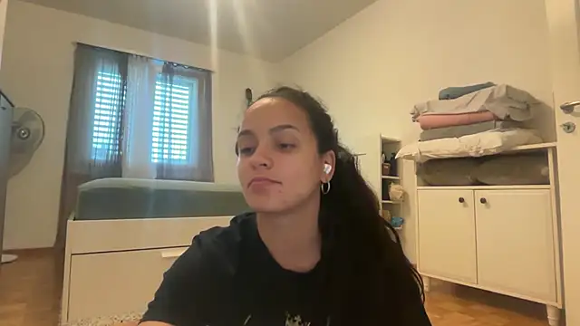 Snapshot of Maia_Park chatting on 05/10/26, 03:50 Maia Park online show from 05/10/26, 03:50