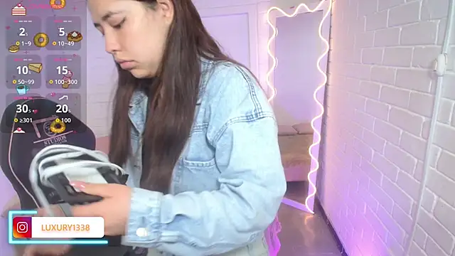 Luaxury tay online show from 10/20/25, 03:18