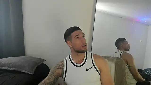 Snapshot of ThiagoLugo chatting on 04/01/26, 04:04 ThiagoLugo online show from 04/01/26, 04:04