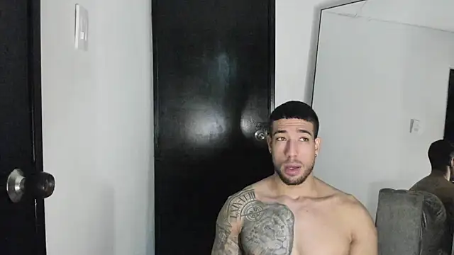 Snapshot of ThiagoLugo chatting on 07/12/26, 05:26 ThiagoLugo online show from 07/12/26, 05:26