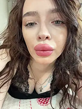 Snapshot of Hannah_xBaby chatting on 12/18/25, 08:42 Hannah xBaby online show from 12/18/25, 08:42