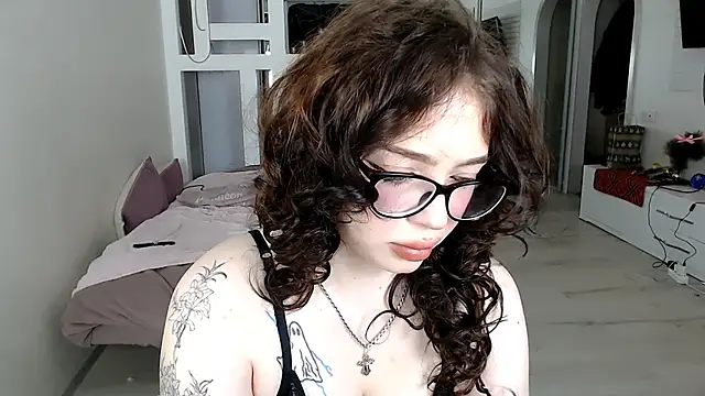 Snapshot of Hannah_xBaby chatting on 02/04/26, 01:39 Hannah xBaby online show from 02/04/26, 01:39