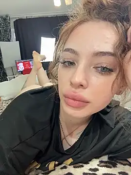 Snapshot of Hannah_xBaby chatting on 03/24/26, 01:27 Hannah xBaby online show from 03/24/26, 01:27