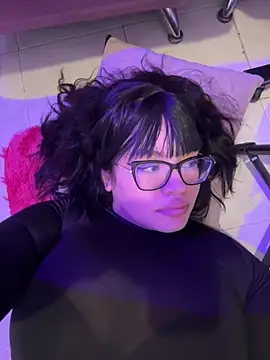 Snapshot of Emily_Taylor2 chatting on 04/05/26, 02:31 Emily Taylor2 online show from 04/05/26, 02:31