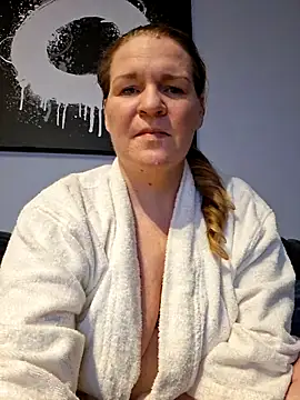 less-is-moore online show from 02/12/26, 02:56