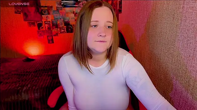 Snapshot of NaomiRey1 chatting on 03/28/26, 04:28 NaomiRey1 online show from 03/28/26, 04:28