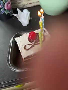 Snapshot of KoraSweett chatting on 11/29/25, 03:37 KoraSweett online show from 11/29/25, 03:37