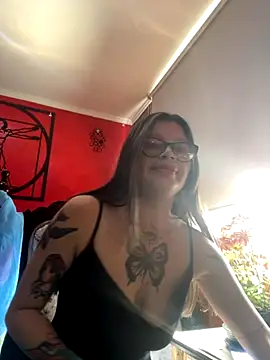 Snapshot of KoraSweett chatting on 12/04/25, 07:11 KoraSweett online show from 12/04/25, 07:11