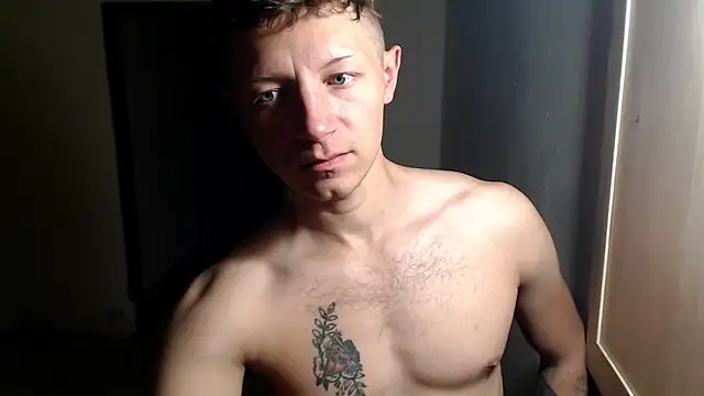 Snapshot of BlondZilla chatting on 04/19/26, 04:01 BlondZilla online show from 04/19/26, 04:01