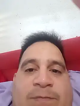 Snapshot of reguetones92 chatting on 11/12/25, 06:41 reguetones92 online show from 11/12/25, 06:41