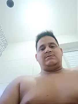 Snapshot of reguetones92 chatting on 11/16/25, 06:13 reguetones92 online show from 11/16/25, 06:13