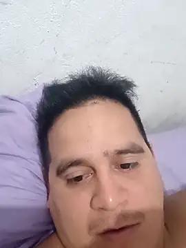 Snapshot of reguetones92 chatting on 11/23/25, 12:49 reguetones92 online show from 11/23/25, 12:49