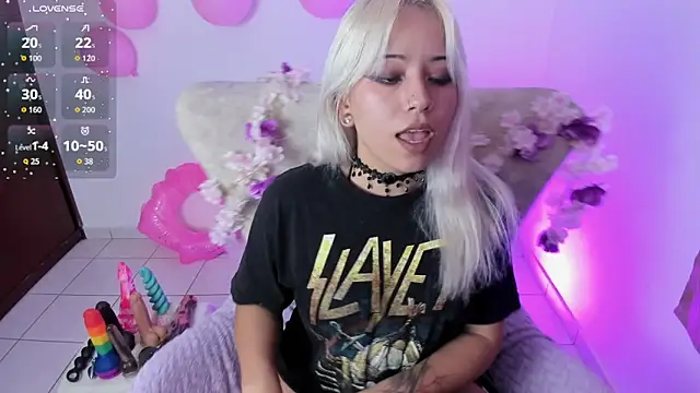 Snapshot of Nataliahenao69 chatting on 11/30/25, 02:04 Nataliahenao69 online show from 11/30/25, 02:04