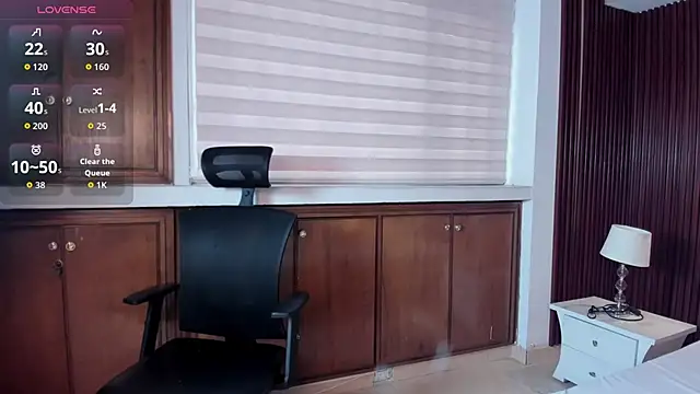 Snapshot of AidaJones chatting on 04/08/26, 11:43 AidaJones online show from 04/08/26, 11:43