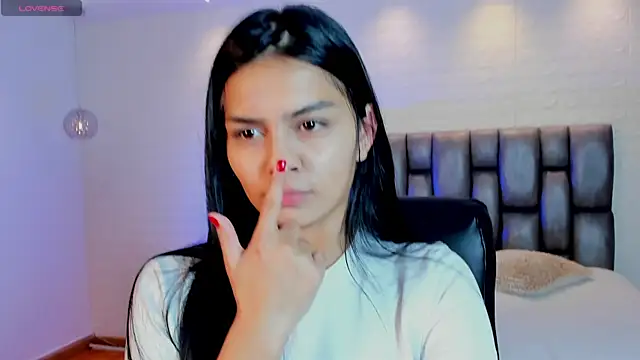 Snapshot of AidaJones chatting on 04/10/26, 11:59 AidaJones online show from 04/10/26, 11:59