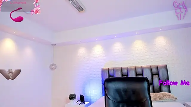 Snapshot of AidaJones chatting on 04/11/26, 12:31 AidaJones online show from 04/11/26, 12:31