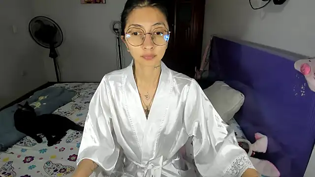 Snapshot of Anais_lux chatting on 03/13/26, 11:33 Anais lux online show from 03/13/26, 11:33