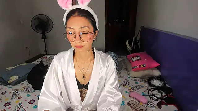 Snapshot of Anais_lux chatting on 03/17/26, 11:19 Anais lux online show from 03/17/26, 11:19