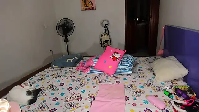 Snapshot of Anais_lux chatting on 03/18/26, 11:19 Anais lux online show from 03/18/26, 11:19