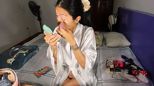 Snapshot of Anais_lux chatting on 03/25/26, 12:27 Anais lux online show from 03/25/26, 12:27