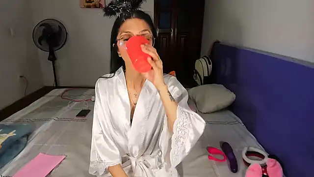 Snapshot of Anais_lux chatting on 03/27/26, 12:16 Anais lux online show from 03/27/26, 12:16