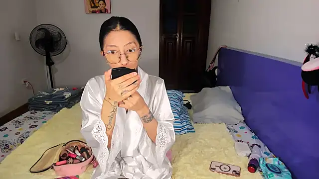 Snapshot of Anais_lux chatting on 04/08/26, 11:27 Anais lux online show from 04/08/26, 11:27