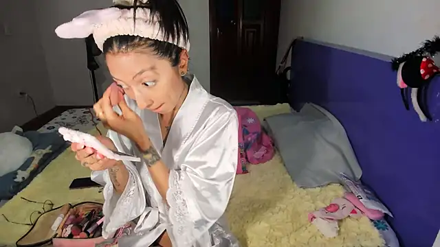 Snapshot of Anais_lux chatting on 04/14/26, 11:55 Anais lux online show from 04/14/26, 11:55