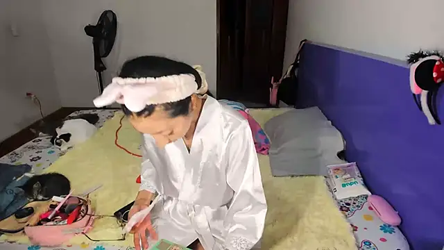 Snapshot of Anais_lux chatting on 04/15/26, 11:38 Anais lux online show from 04/15/26, 11:38