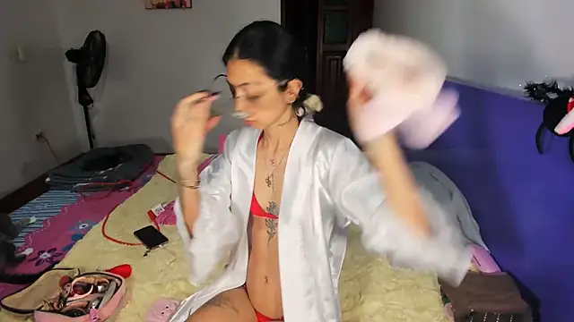 Snapshot of Anais_lux chatting on 04/18/26, 12:25 Anais lux online show from 04/18/26, 12:25