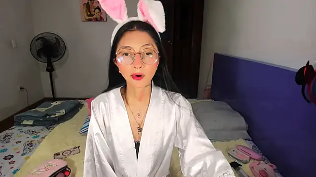 Snapshot of Anais_lux chatting on 04/30/26, 12:06 Anais lux online show from 04/30/26, 12:06