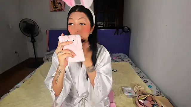 Snapshot of Anais_lux chatting on 05/05/26, 12:07 Anais lux online show from 05/05/26, 12:07
