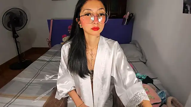 Snapshot of Anais_lux chatting on 05/15/26, 10:50 Anais lux online show from 05/15/26, 10:50