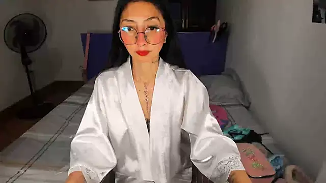 Snapshot of Anais_lux chatting on 05/15/26, 11:23 Anais lux online show from 05/15/26, 11:23