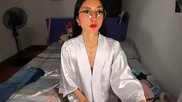 Snapshot of Anais_lux chatting on 05/15/26, 11:56 Anais lux online show from 05/15/26, 11:56