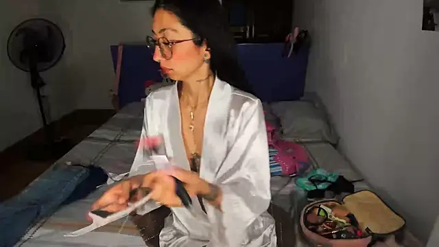 Snapshot of Anais_lux chatting on 05/16/26, 12:07 Anais lux online show from 05/16/26, 12:07