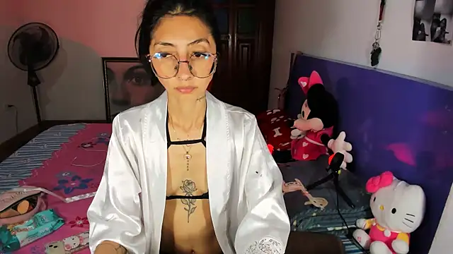 Snapshot of Anais_lux chatting on 06/15/26, 11:51 Anais lux online show from 06/15/26, 11:51
