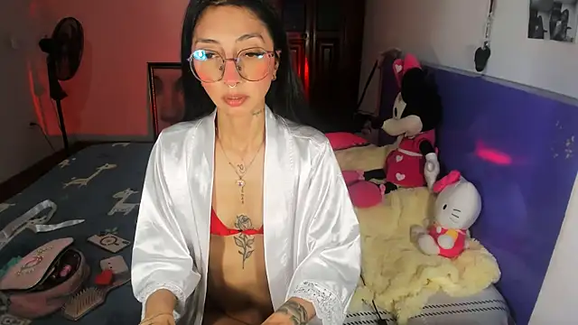 Snapshot of Anais_lux chatting on 06/26/26, 12:04 Anais lux online show from 06/26/26, 12:04