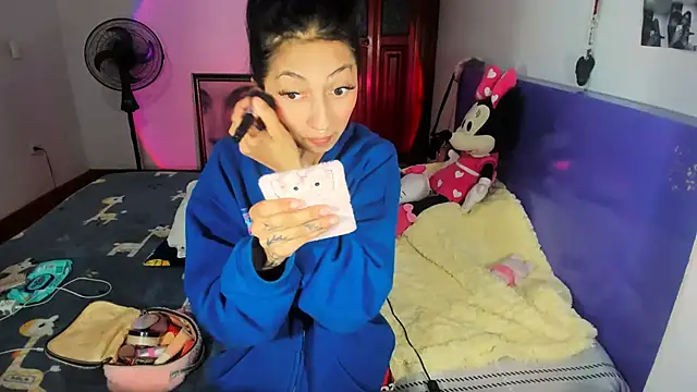 Snapshot of Anais_lux chatting on 06/27/26, 12:15 Anais lux online show from 06/27/26, 12:15