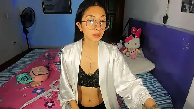 Snapshot of Anais_lux chatting on 06/28/26, 12:27 Anais lux online show from 06/28/26, 12:27