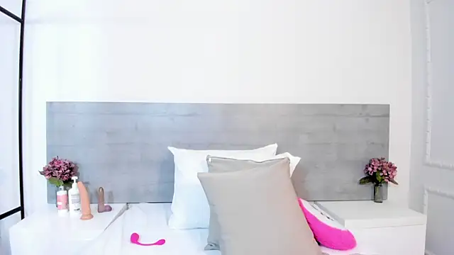 sunnyWhitee online show from 10/02/25, 07:10