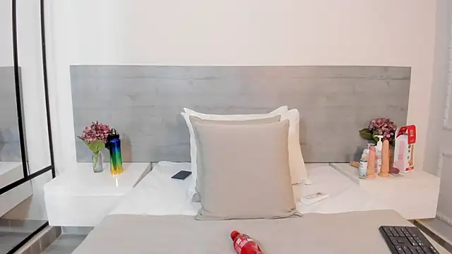 sunnyWhitee online show from 10/15/25, 07:14