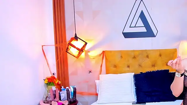 Snapshot of violet_sweet19 chatting on 10/30/25, 01:18 violet sweet19 online show from 10/30/25, 01:18