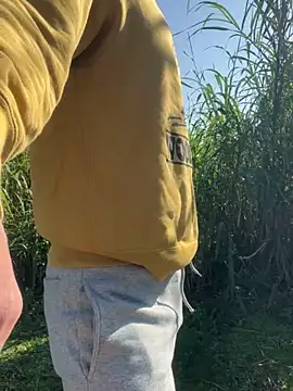 Snapshot of qaz23257 chatting on 12/17/25, 01:44 qaz23257 online show from 12/17/25, 01:44