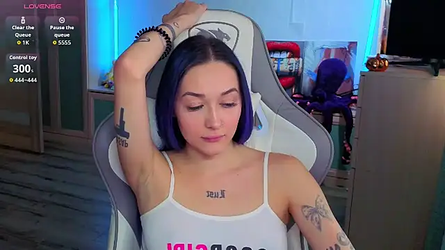 Snapshot of Im_suka chatting on 11/20/25, 03:07 Im suka online show from 11/20/25, 03:07