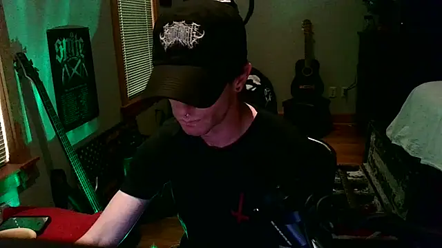 Snapshot of LEVIATHANX666 chatting on 04/13/26, 04:45 LEVIATHANX666 online show from 04/13/26, 04:45