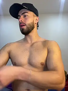 Snapshot of MaxDell chatting on 03/21/26, 07:06 MaxDell online show from 03/21/26, 07:06