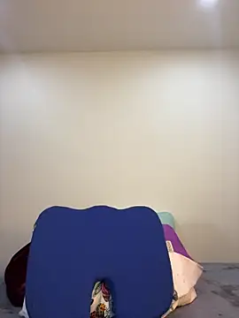 Snapshot of MaxDell chatting on 03/25/26, 06:14 MaxDell online show from 03/25/26, 06:14